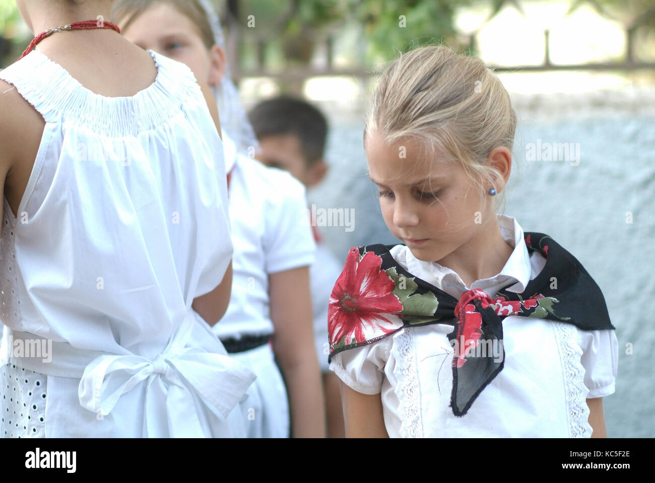 Tipiche italiane folklore bambini celebrare la Vergine Maria Agosto vacanza. Santo Stefano. Cammino dei Briganti. La passeggiata di briganti. L'Italia. Foto Stock