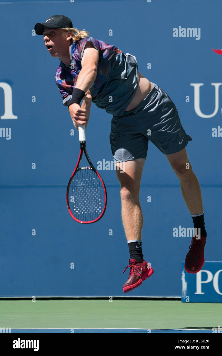 Denis shapovalov (can) competono al 2017 US Open Tennis Championships. Foto Stock