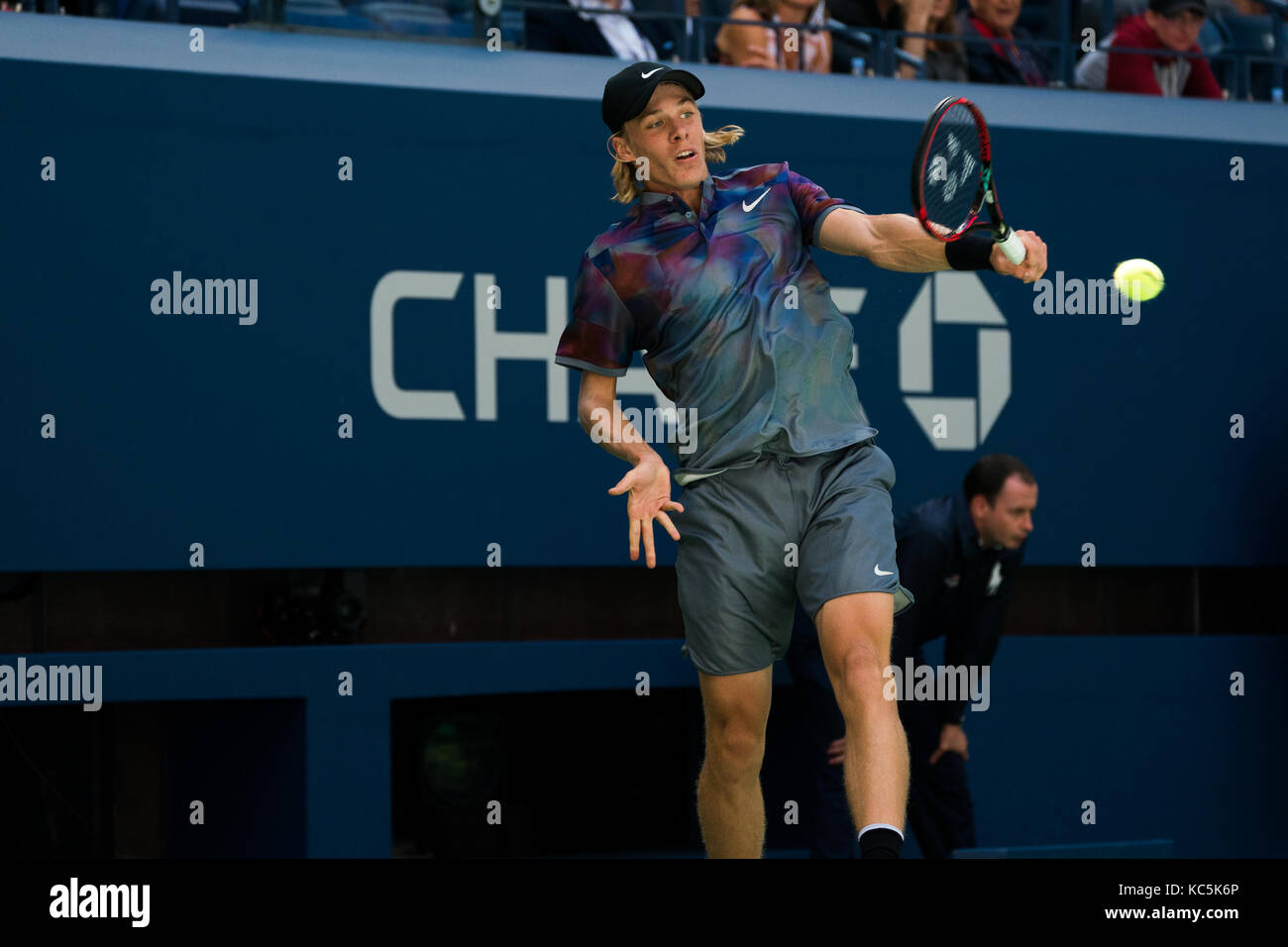 Denis shapovalov (can) competono al 2017 US Open Tennis Championships. Foto Stock