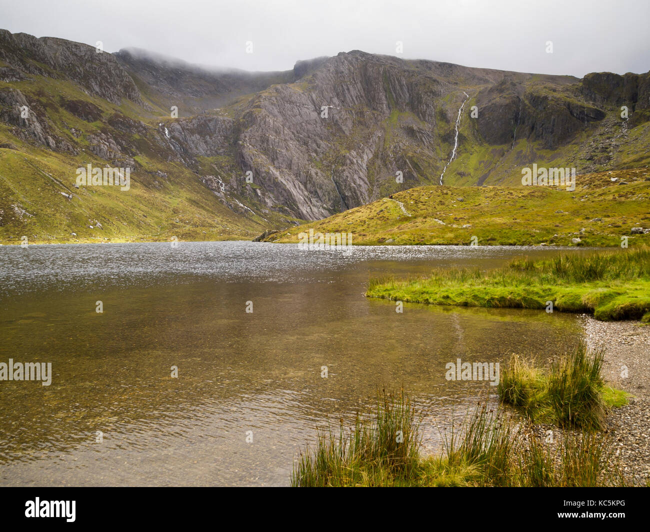 Parco Nazionale di Snowdonia Idwal Llyn Cwm a Idwal Foto Stock