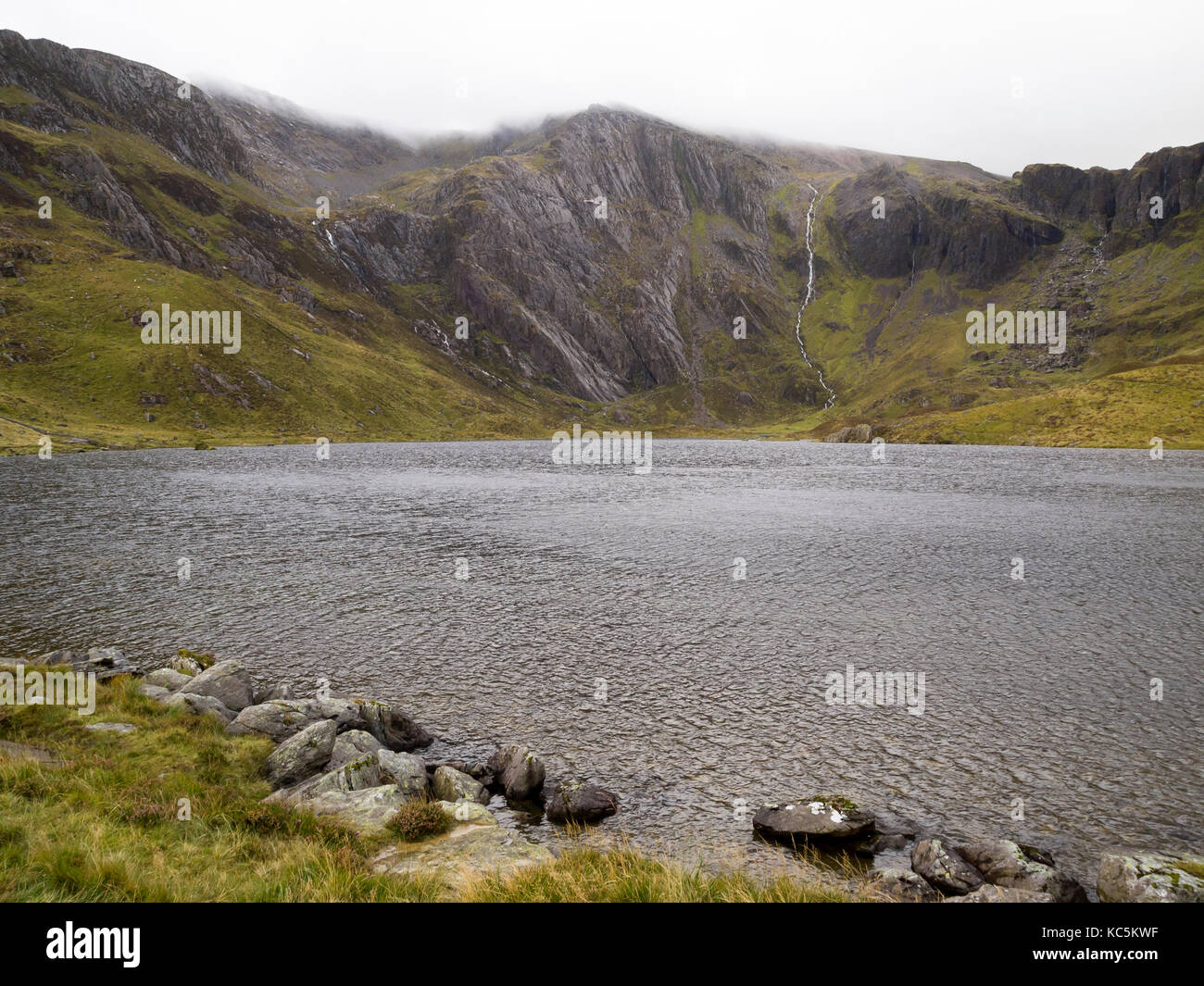 Snowdonia National Llyn Idwal a Cwm Idwal vista di Devils Kitchen Foto Stock