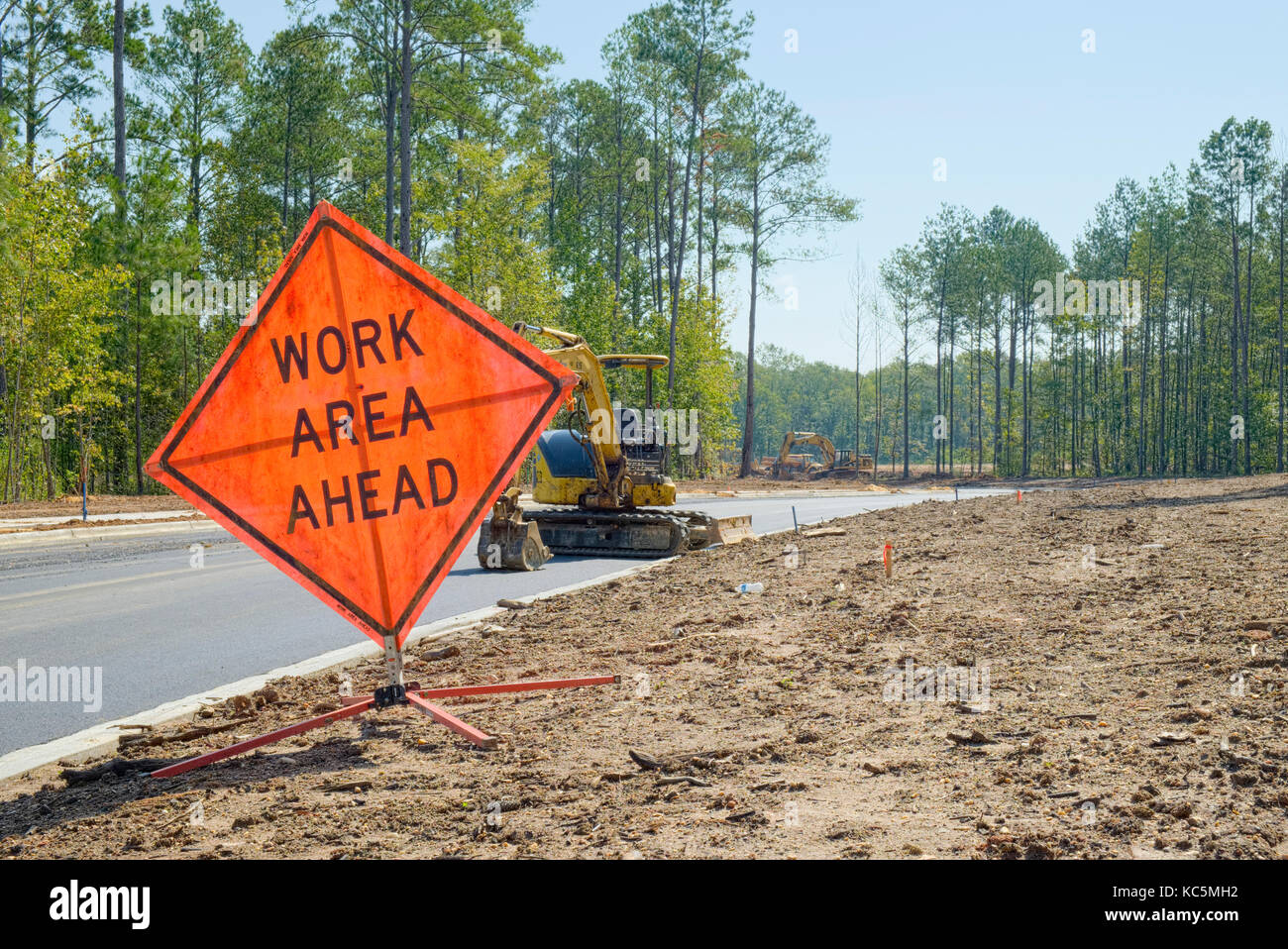 'L'area di lavoro ahead' accesso temporaneo di avvertimento di lavori di costruzione di una nuova area residenziale in pike road, ALABAMA, Stati Uniti d'America. Foto Stock