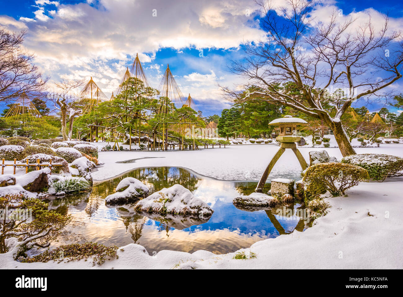 Kanazawa, ISHIKAWA, Giappone giardini d'inverno. Foto Stock