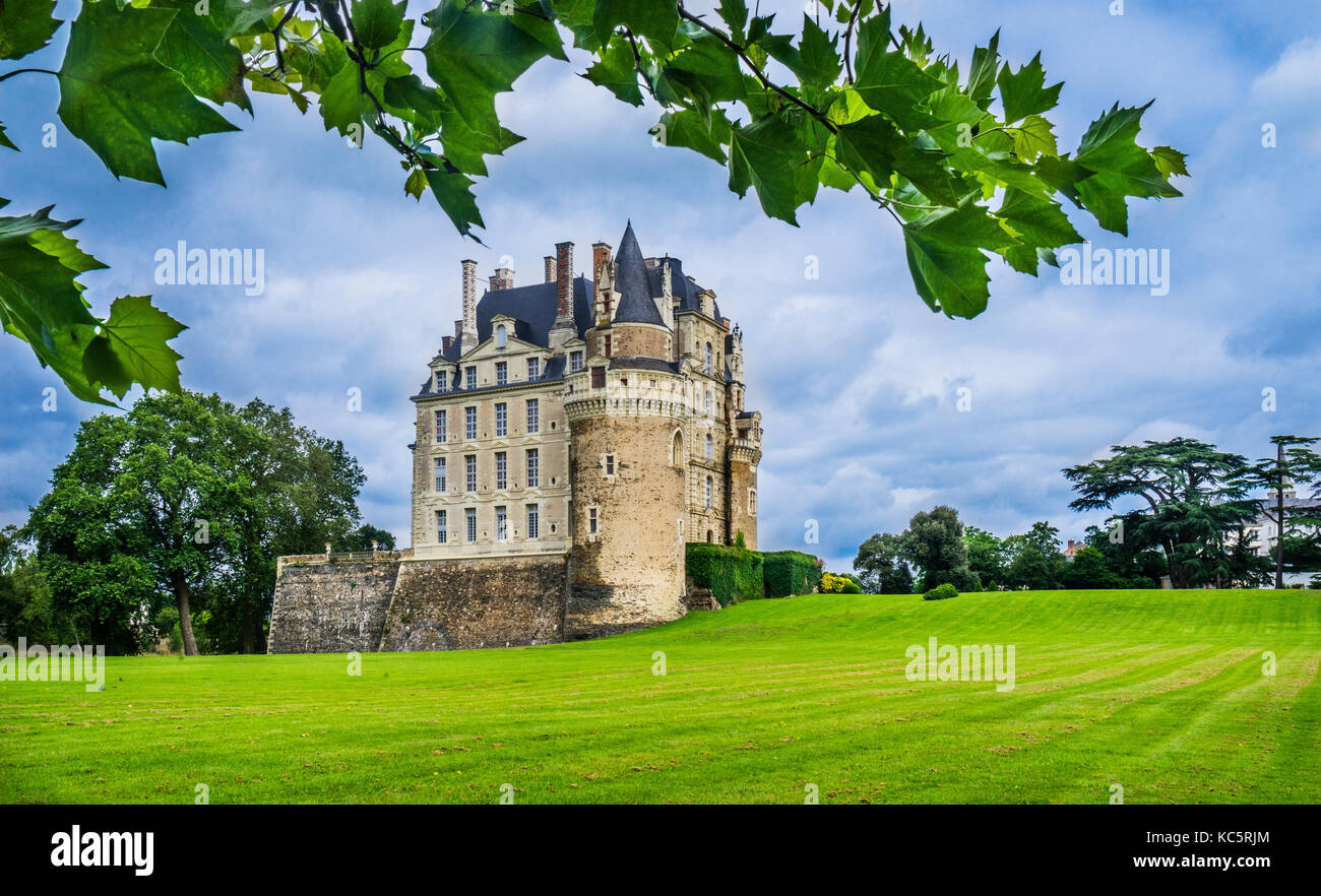 Francia, Maine-et-Loire department, Pays de la Loire, Brissac-Quincé, vista del Château de Brissac, con complessivamente 7 storie, il più alto château nel Foto Stock