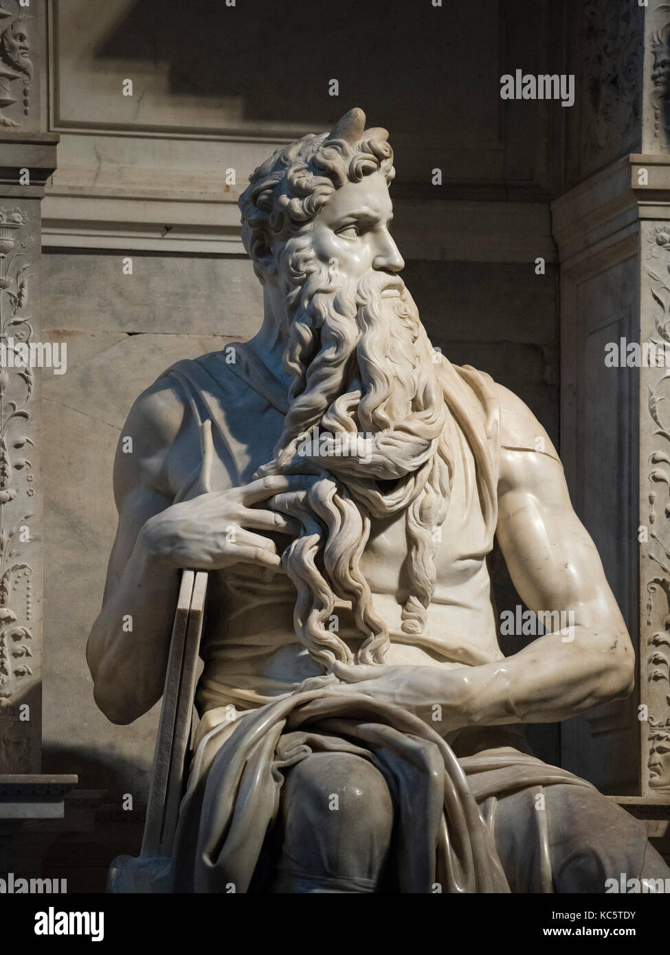 Roma. L'Italia. La scultura del Mosè di Michelangelo sulla tomba di papa Giulio II, Basilica di San Pietro in Vincoli. Mosè scultura (ca. 1513-1516) da Foto Stock