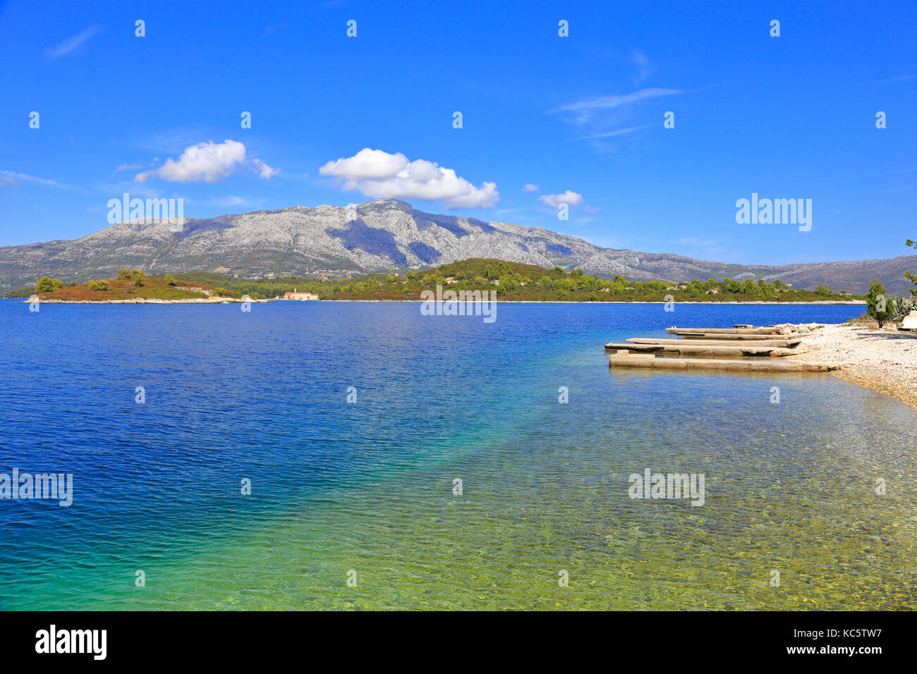 Otok Vrnik verso il monastero sull isola di Badija e la penisola di Peljesac, Isola di Korcula, Croazia, Dalmazia, costa dalmata, l'Europa. Foto Stock