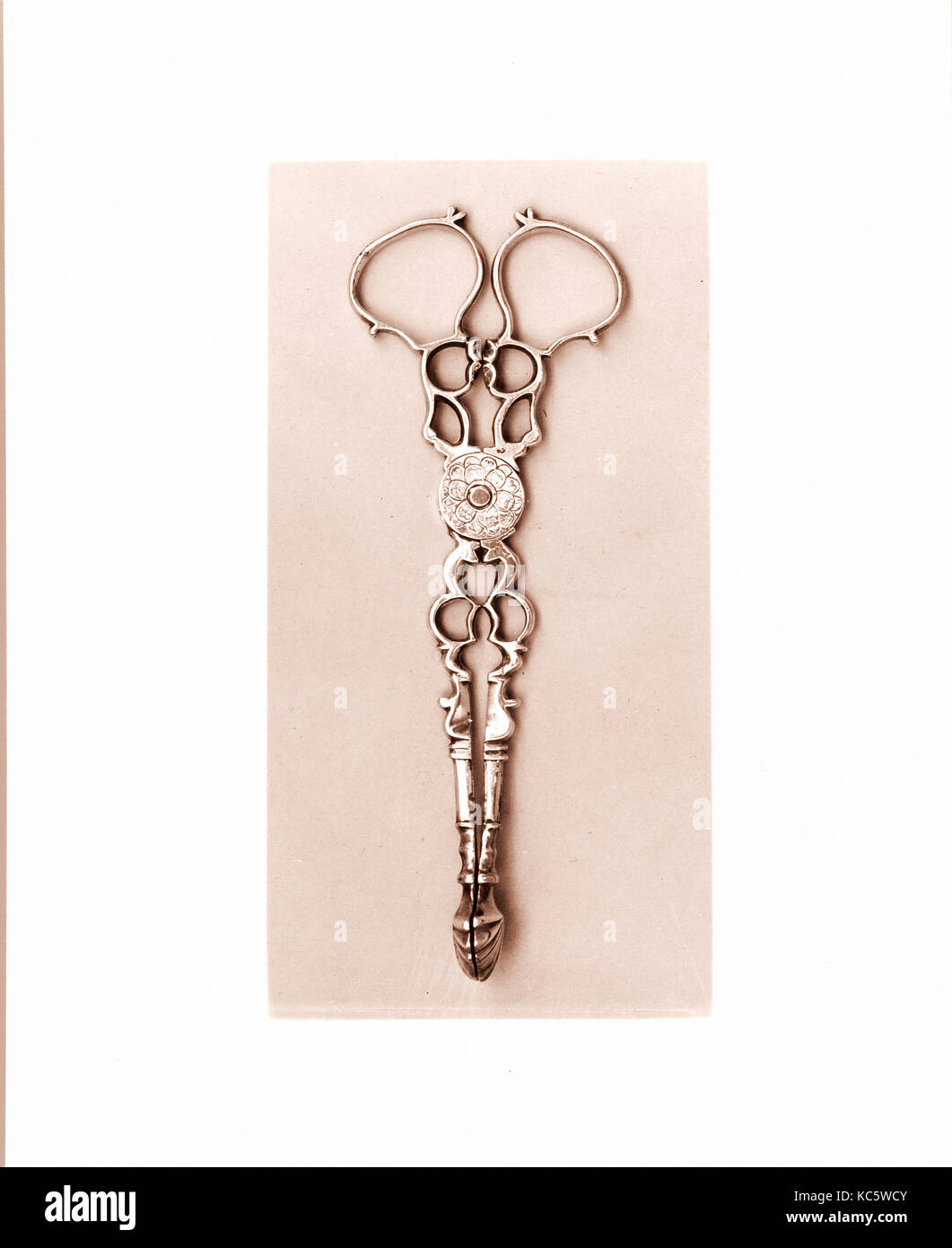 Tenaglie, 1750-70, American, argento, 5 x 1 5/8 in. (12,7 x 4,1 cm); 1 oz. 2 dwt. (34,5 g), argento Foto Stock