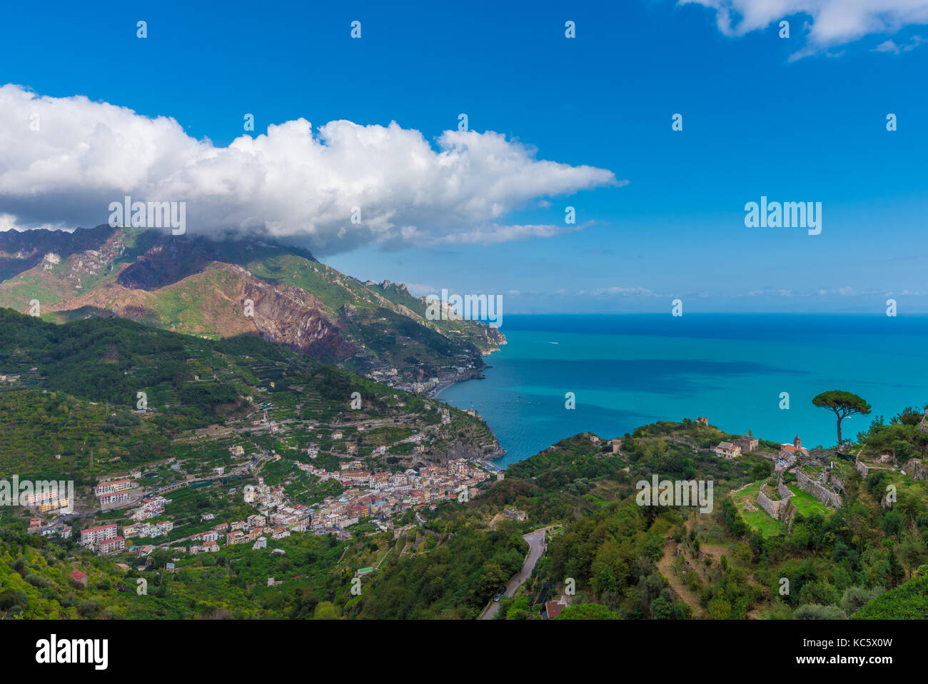 Ravello (costa di Amalfi, Campania) - una cittadina turistica sul mare nel sud Italia, in penisola sorrentina Foto Stock