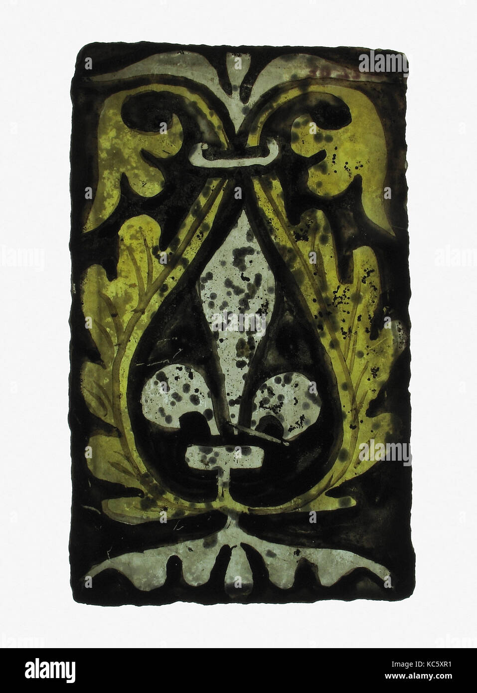 Frammento di vetro del xv secolo, Europeo, vetro incolore, complessivo: 3 1/8 x 1 3/4 in. (8 x 4,5 cm), Glass-Stained Foto Stock