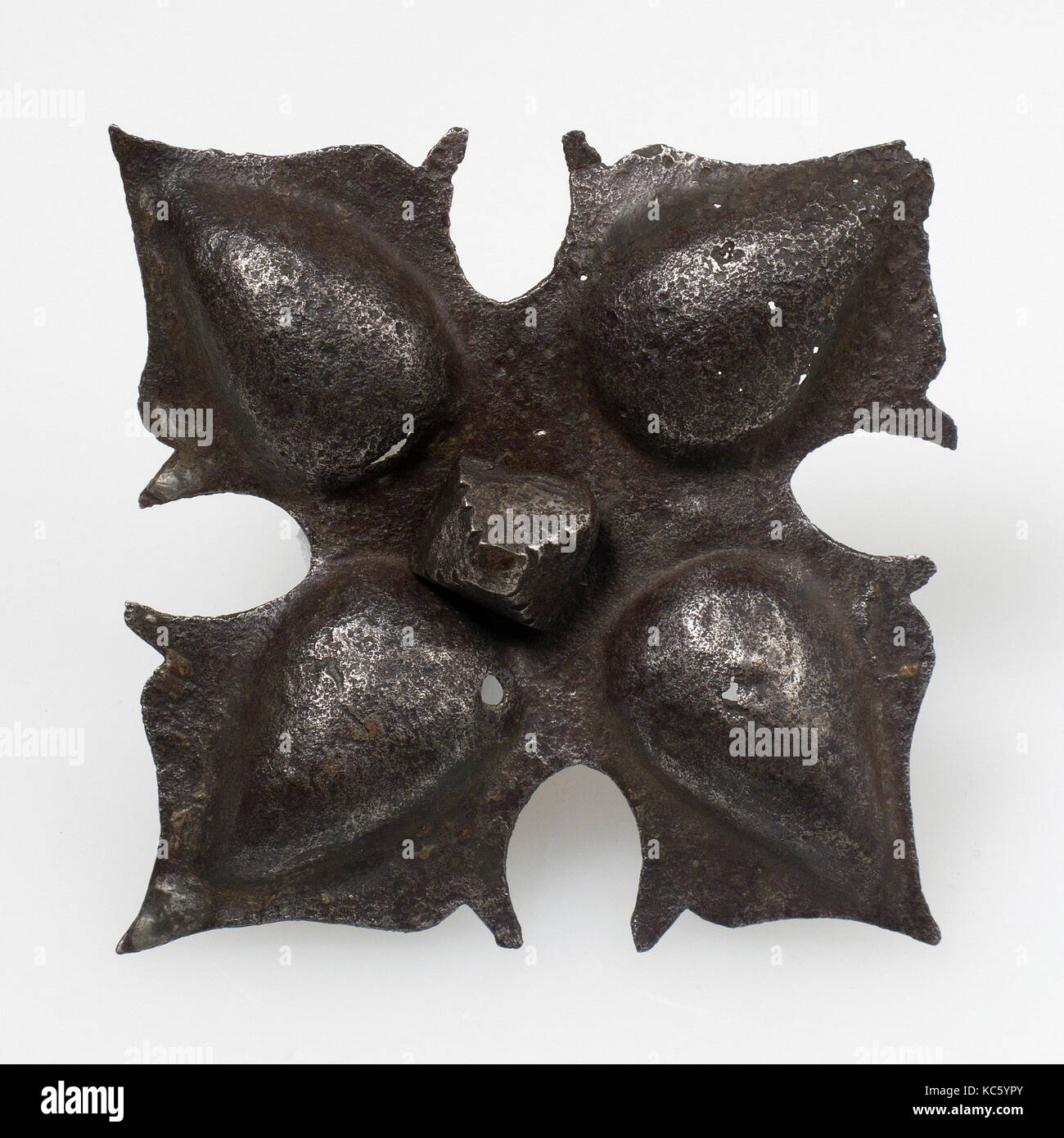 Piastra e chiodo, del XV e XVI secolo, Europeo, ferro, complessivo: 4 a. (10,2 cm), Metalwork-Iron Foto Stock