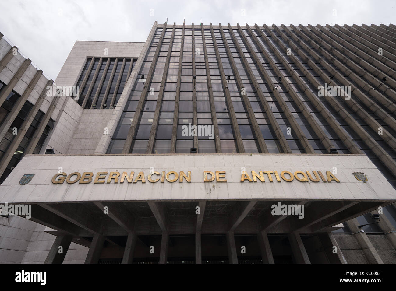 Settembre 29, 2017 a Medellin, Colombia: il dipartimento di Antioquia edificio del governo in alpujarra square Foto Stock