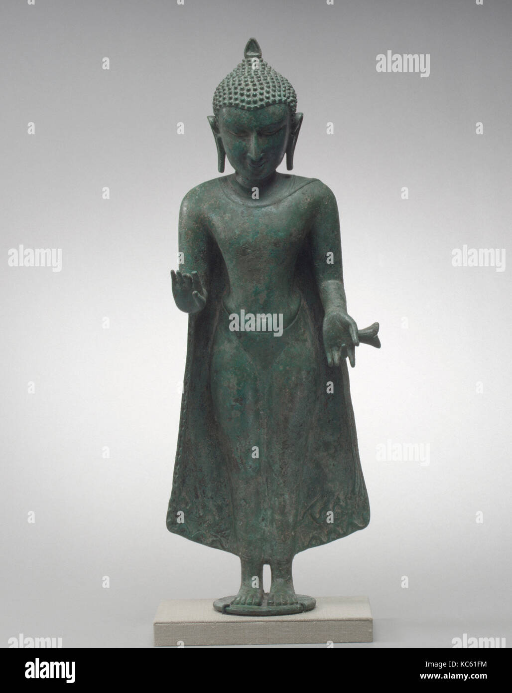 Statua di Budda, periodo pagana, XII-XIII secolo, Birmania, bronzo con inserto in argento, H. 19 7/8 in. (50,5 cm), scultura Foto Stock
