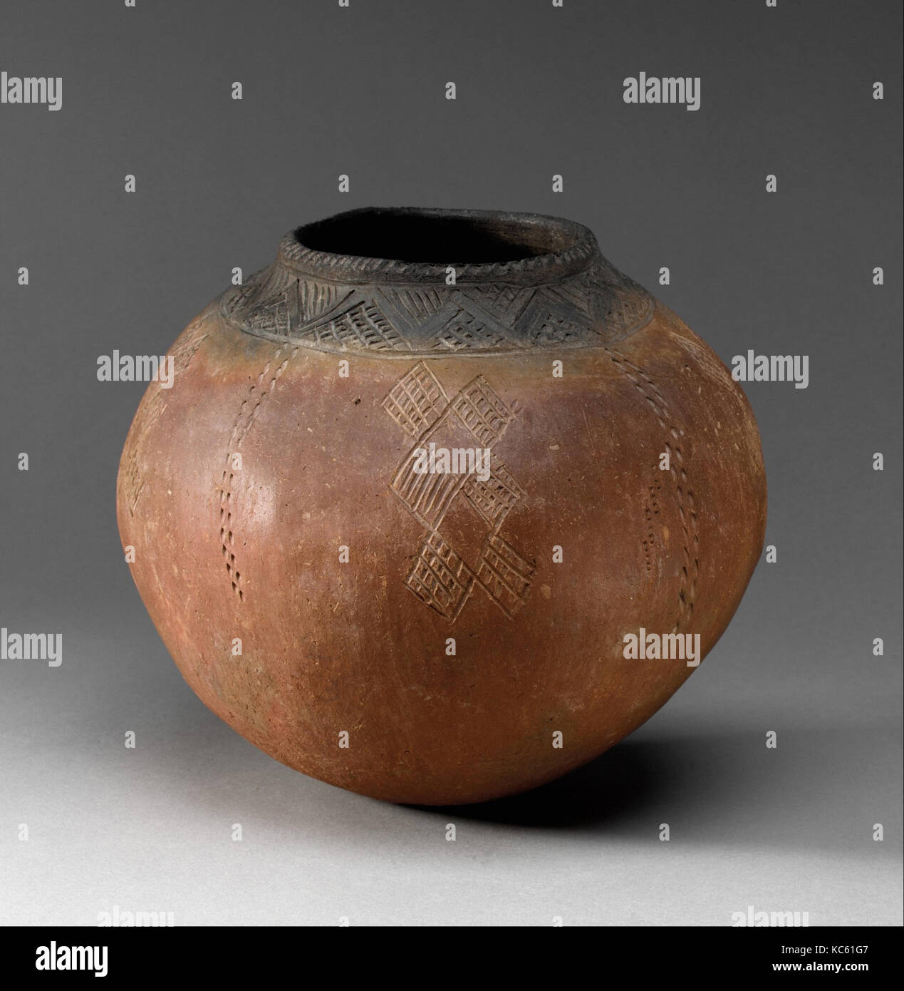 Storage Jar, Regno di Mezzo, ca. 2000-1600 A.C., dall'Egitto e Sudan, la Nubia, Faras, cimitero 2, Grave 3 Foto Stock