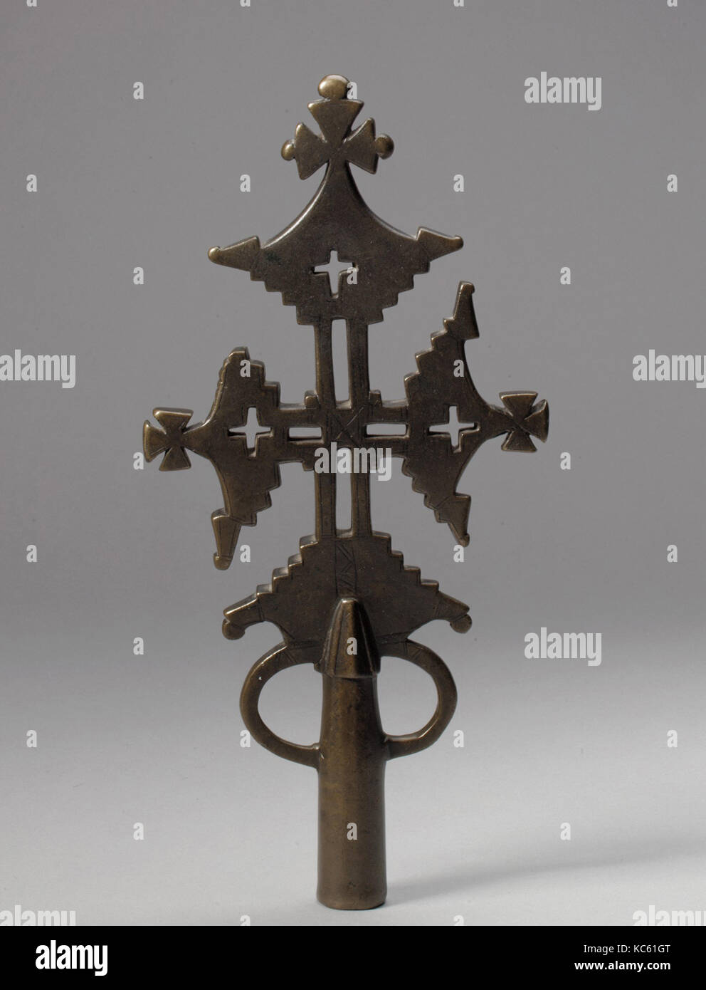 Croce processionale, XIV-XV secolo, Etiopia, Lasta regione, Tigrinya popoli, ottone, H. 10 1/2 x W. 5. (26,7 x 12,7 cm Foto Stock