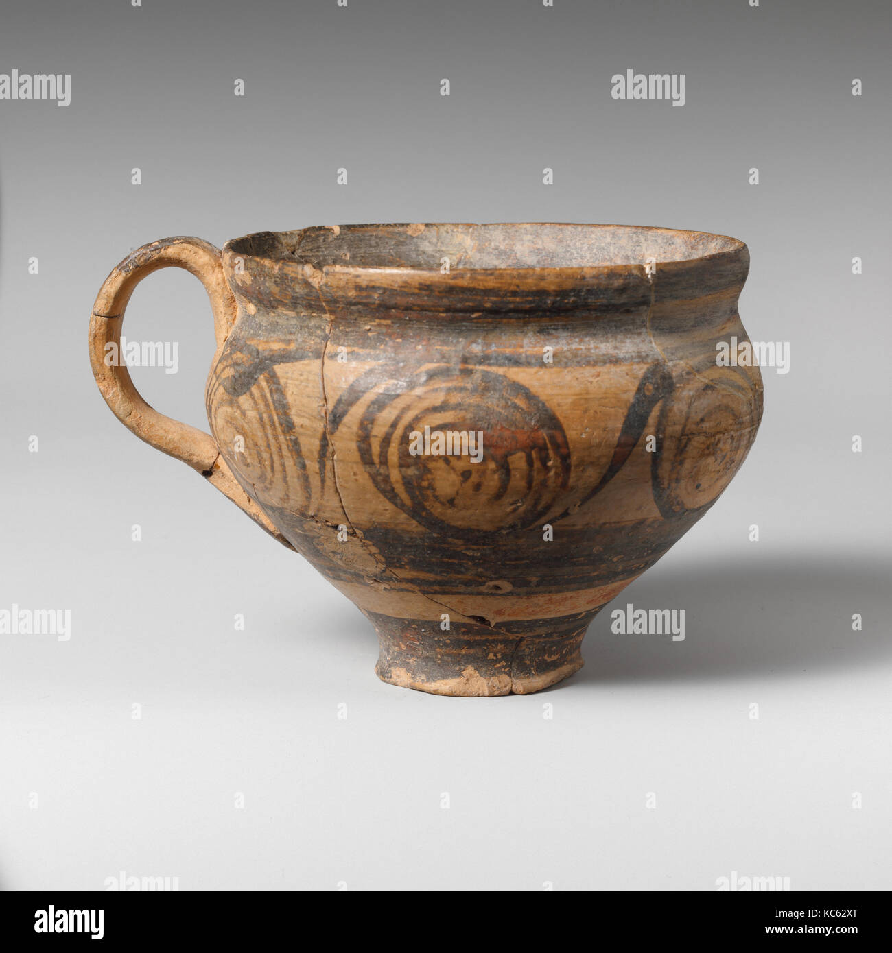 La terracotta tazza semisferica, Late Minoan I, ca. 1600-1450 A.C., Minoan, terracotta; dipinto Fine Ware, H. 2 15/16 in. (7,5 cm Foto Stock