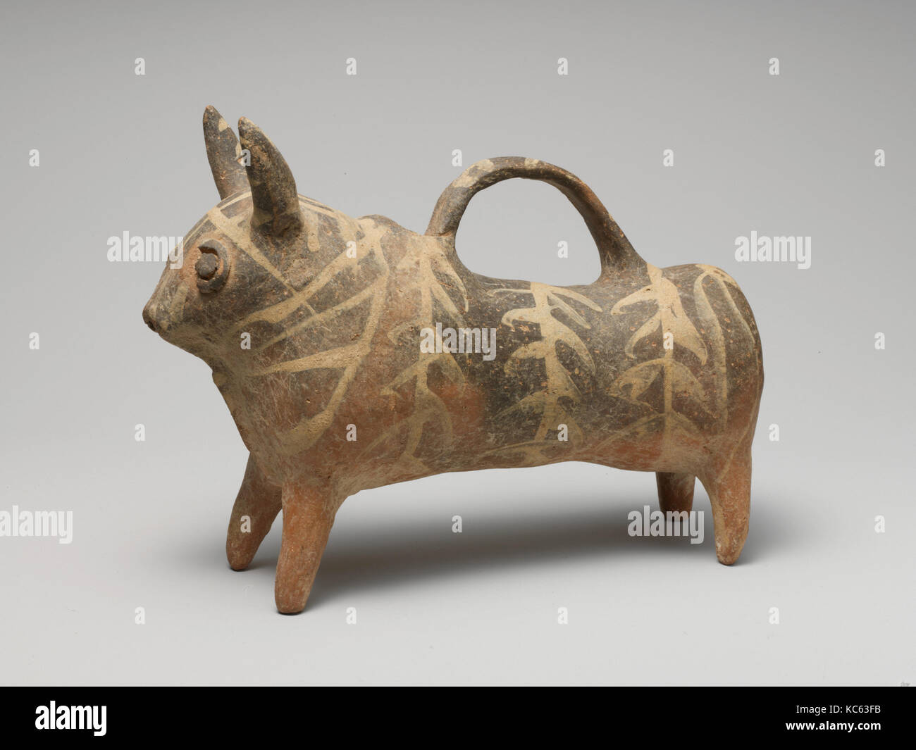 Vaso in terracotta sotto forma di un toro, ca. 1450-1200 A.C. Foto Stock