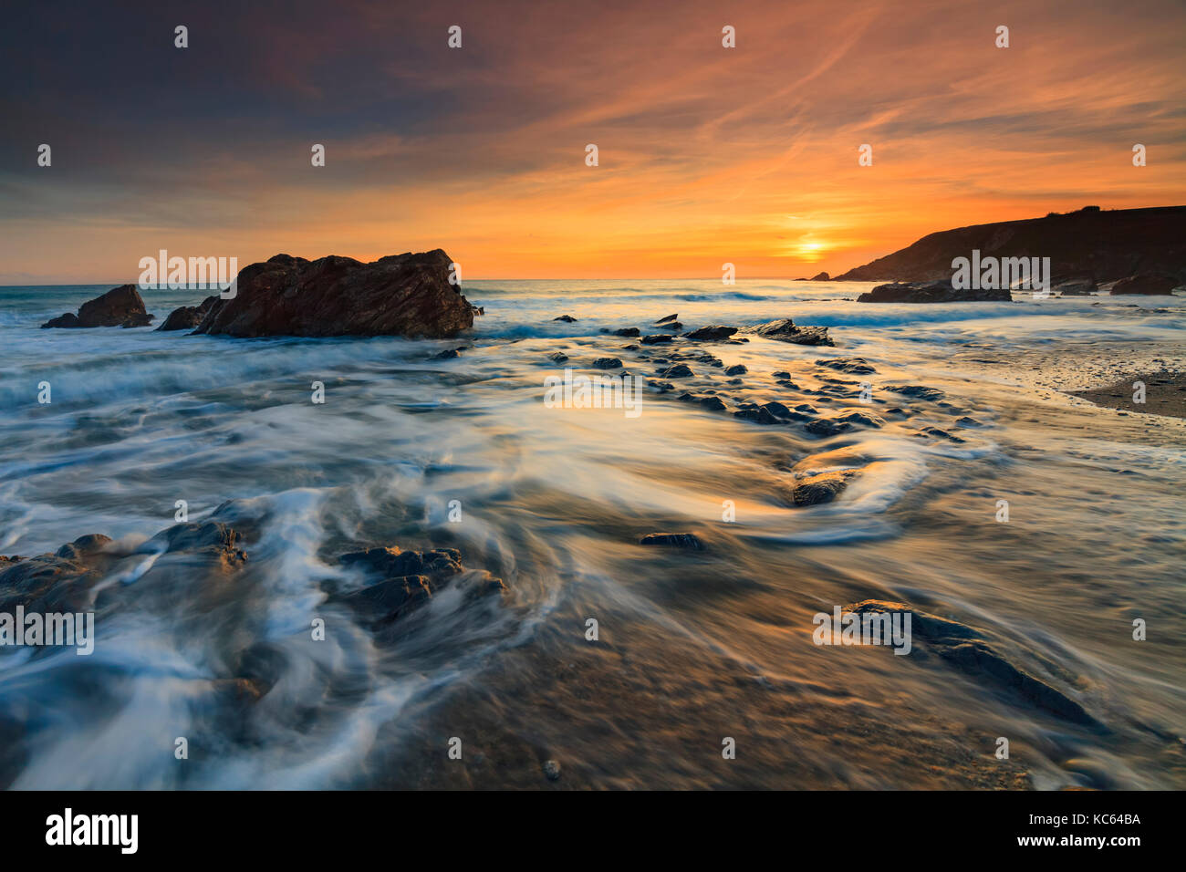 Tramonto catturato da Dollar Cove a Gunwalloe in Cornovaglia. Foto Stock