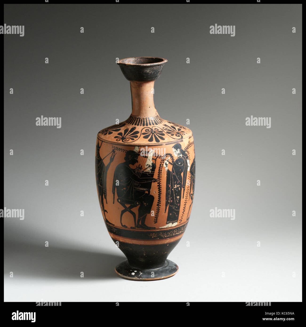 Lekythos, greco, soffitta, terracotta; nero-figura, 12 1/2a. (31.8cm), vasi Foto Stock