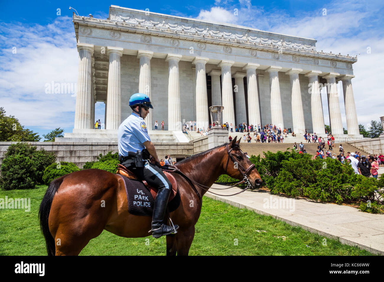 Washington DC, National Mall, Lincoln Memorial, Monument, Park Police, Horse, Mounted Unit, DC170527024 Foto Stock