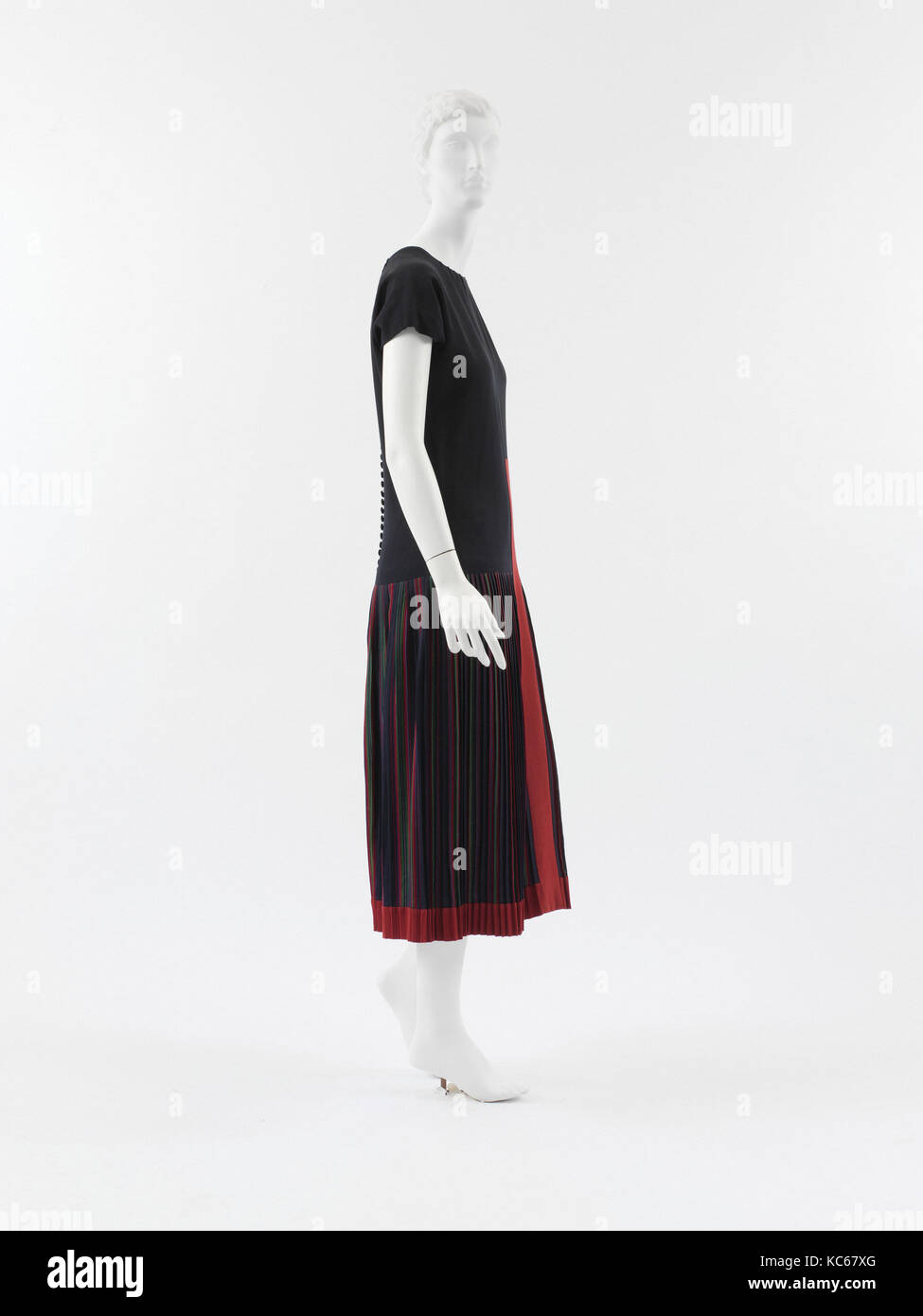 Mademoiselle, 1923, francese, lana, due stili distintivi sono emerse nei primi 1920s. Uno, con un mantello panniered e esagerata Foto Stock