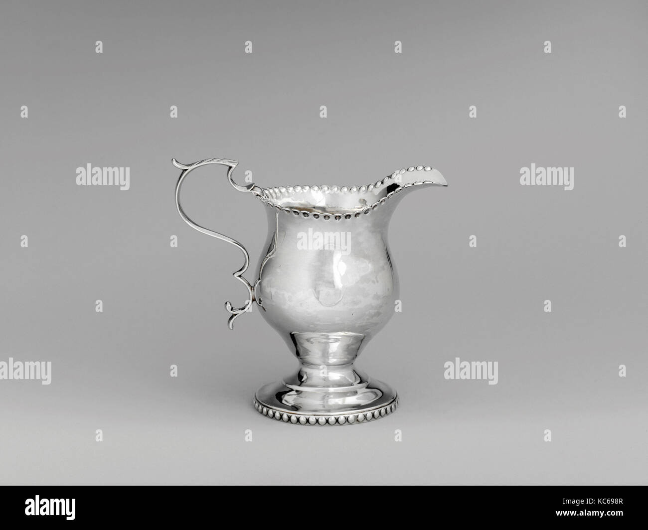 Creampot, 1765-85, realizzati in Stati Uniti, American, argento, complessivo: 4 1/16 x 4 1/2 in. (10,3 x 11,4 cm); 4 oz. 2 dwt. (126.8 g Foto Stock