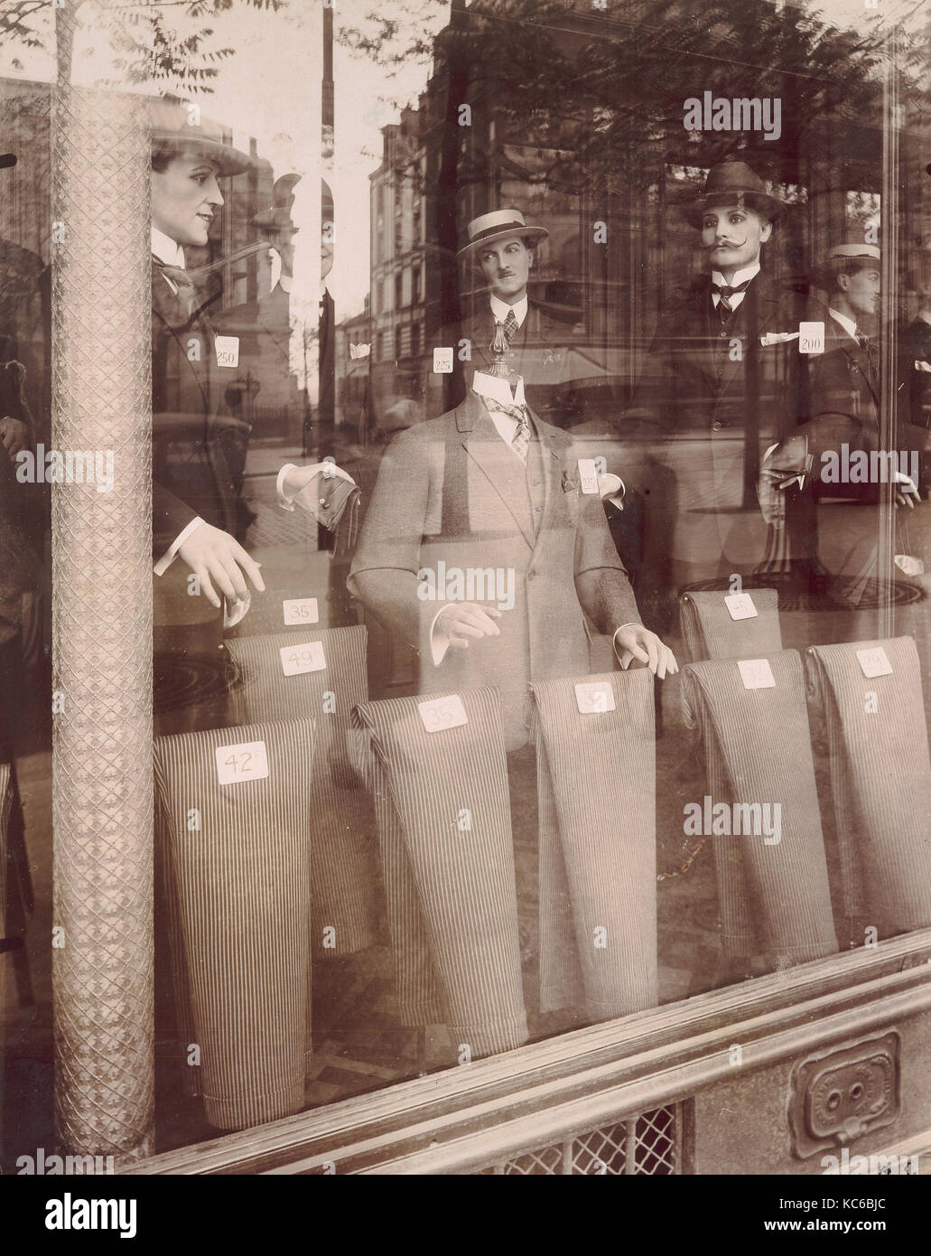 Avenue des Gobelins, 1925, gelatina silver stampa dal vetro negativo, 21,9 x 17,3 cm (8 5/8 x 6 13/16 in.), Fotografie, Eugène Foto Stock