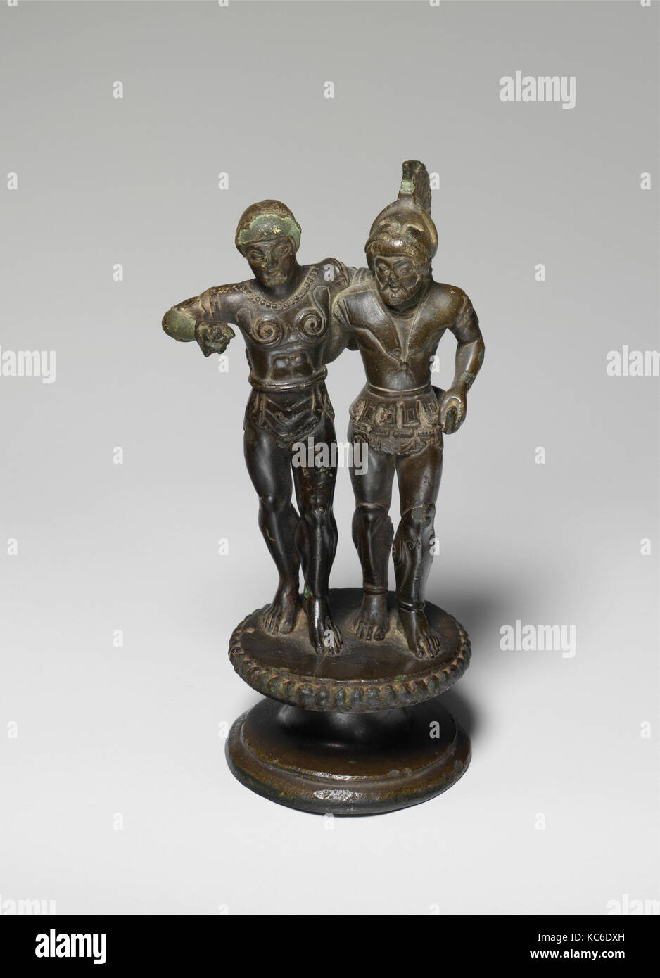 Terminale per tenda in bronzo di due guerrieri da un candelabro, ca. 480-470 A.C. Foto Stock