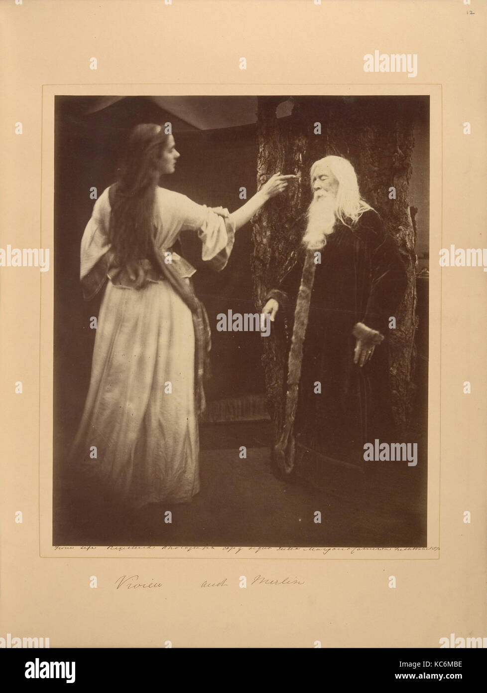 Vivien e Merlin, 1874, albume silver stampa dal vetro negativo, 30.4 x 25.3 cm (11 15/16 x 9 15/16 in. ), Fotografie, Julia Foto Stock