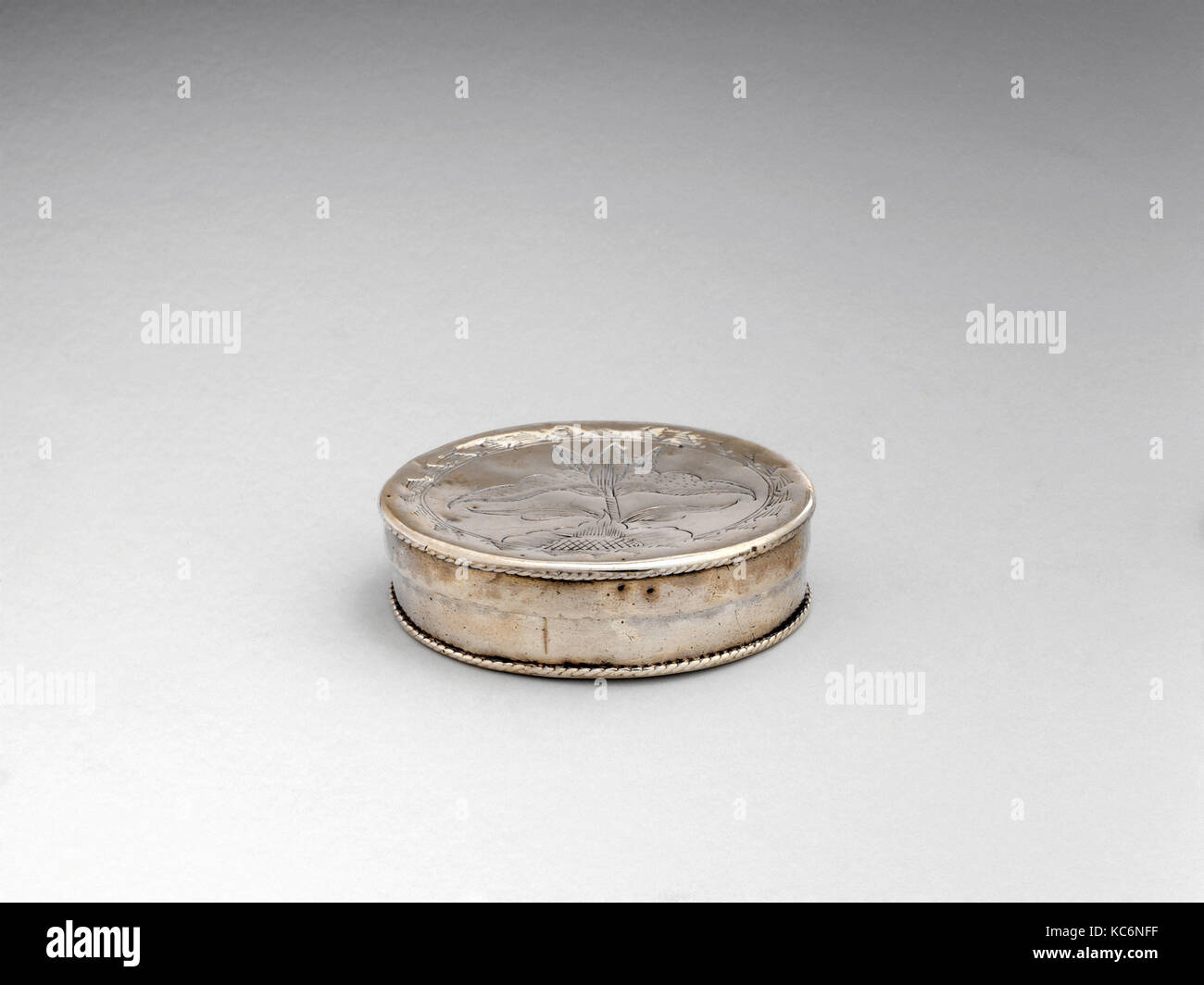 Casella di patch, 1700-1740, American, argento, complessivo: 1/2 x 1 11/16 x 1 1/4 in. (1,3 x 4,3 x 3,2 cm); 12 dwt. (18,6 g), argento Foto Stock