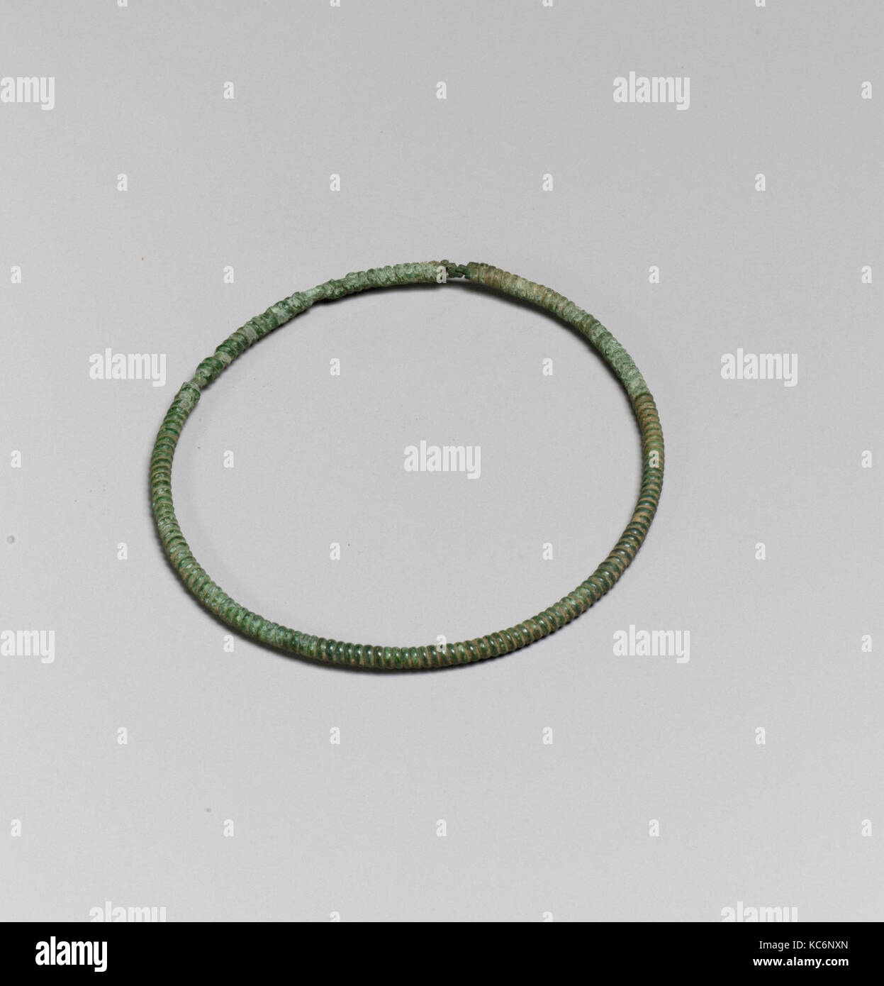 Bracciale in bronzo, Diam.: 2 7/16 in. (6.2 cm), bronzi Foto Stock