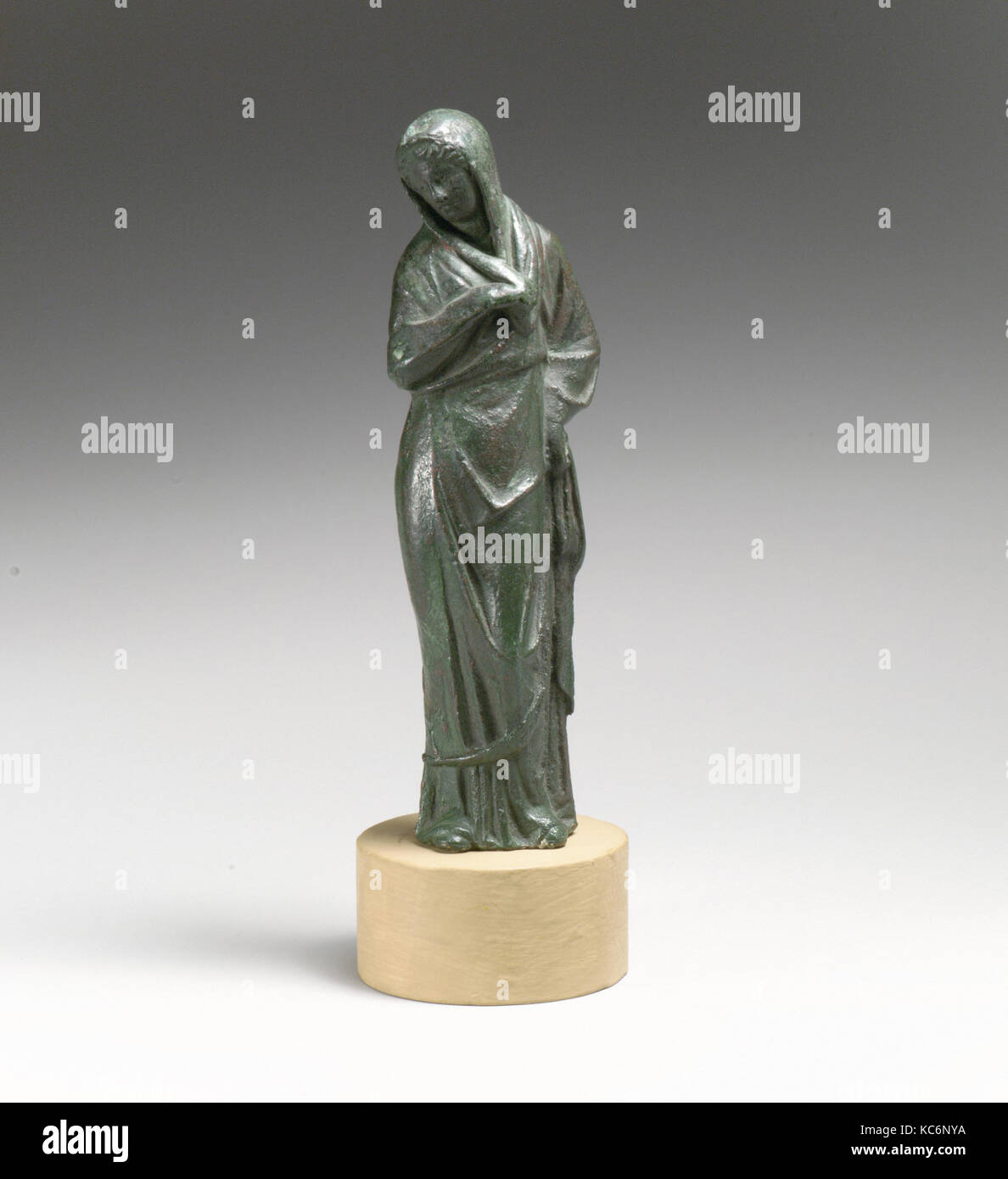 Statuetta di una donna, bronzo, Altezza: 6 5/8 in. (16,8 cm), bronzi Foto Stock