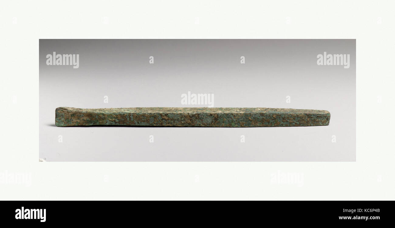 Scalpello di bronzo, Early Minoan II-III, ca. 2900-2200 A.C., Minoan, bronzo, L. 4 13/16 in. (19,8 cm.), bronzi, albero squadrato Foto Stock