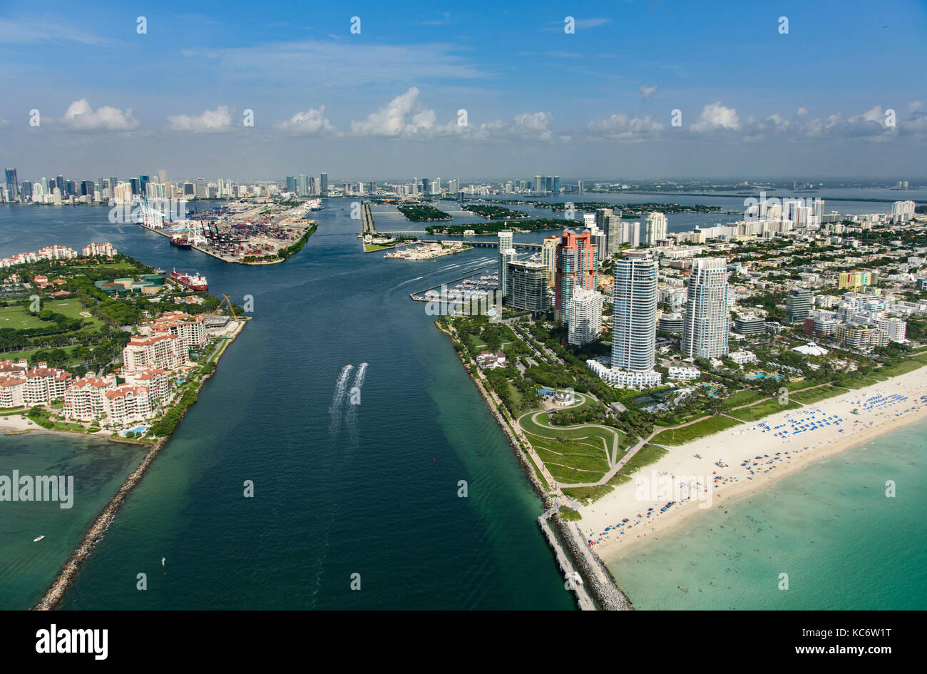 Stati Uniti d'America, Florida, Miami, veduta aerea della città e canali Foto Stock