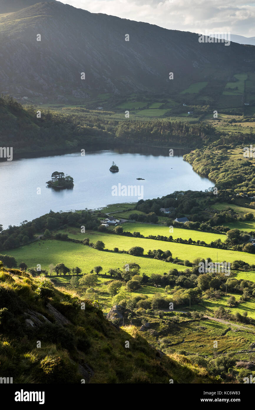 Glanmare lago dalla Healy Pass, penisola di Beara, nella contea di Kerry, Irlanda Foto Stock