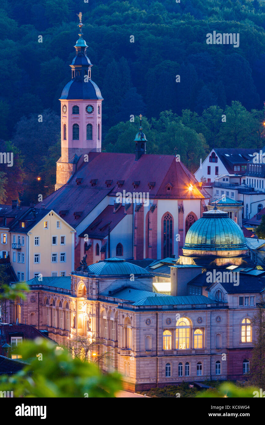 Germania, BADEN-WURTTEMBERG, Baden-baden, illuminato stiftskirche Foto Stock
