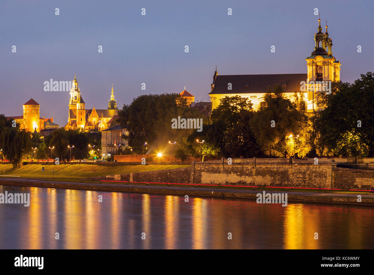 Polonia, Polonia minore, Cracovia, Chiesa sulla roccia e collina di Wawel Foto Stock