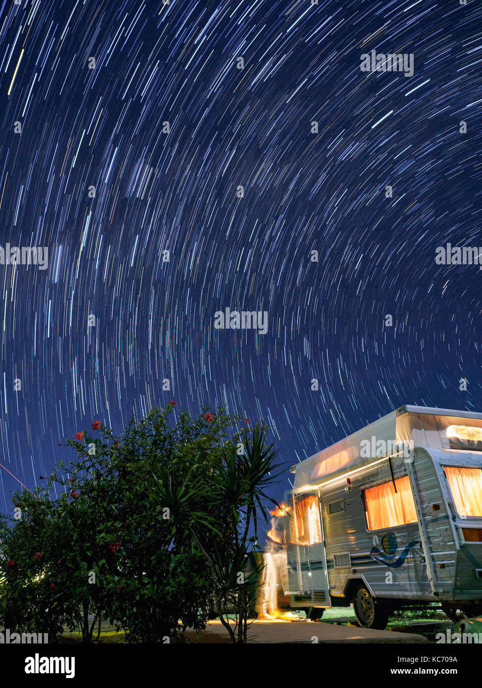 Australia, Queensland, cielo notturno su rimorchio camper Foto Stock