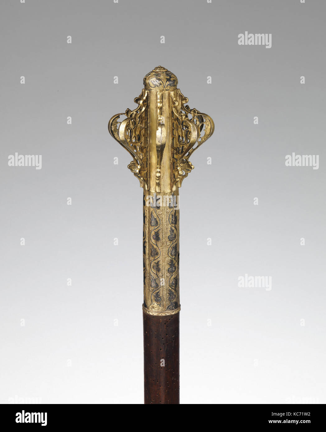 Macis, 1648-87, Turco, argento, lega di rame (niello), pelle, legno, L. 24 a. (60,96 cm); Diam. di testa 3 1/8 in. (8 cm); Wt Foto Stock