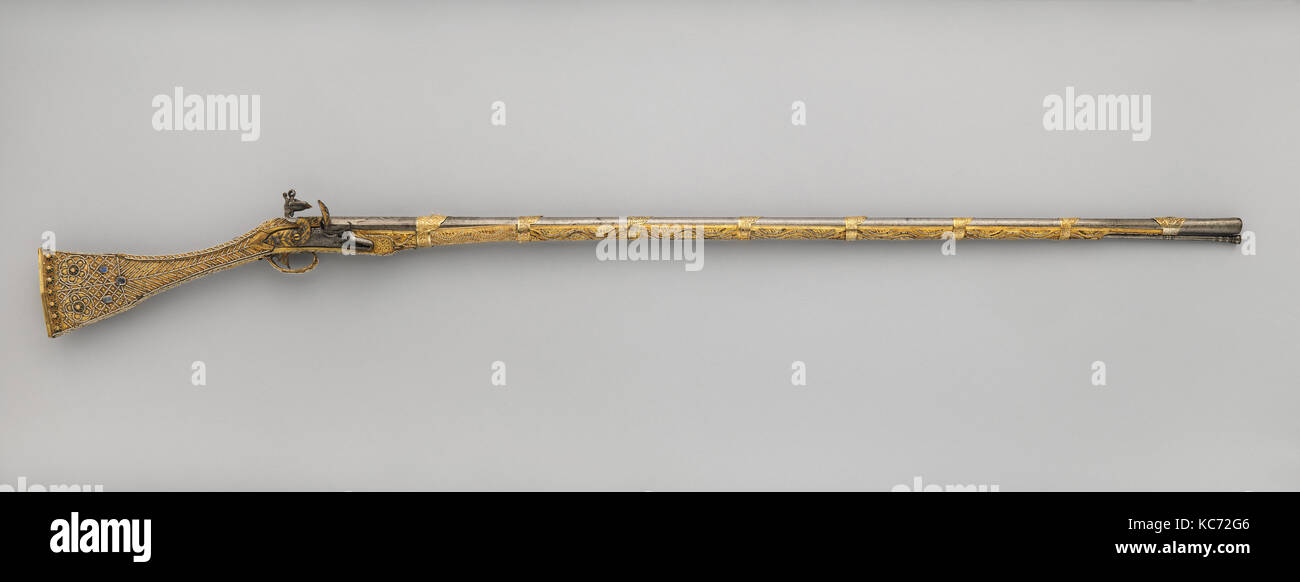 Flintlock Gun, canna, eventualmente tardo XVII secolo; il blocco, fissaggi, decorazioni inizio del XIX secolo Foto Stock