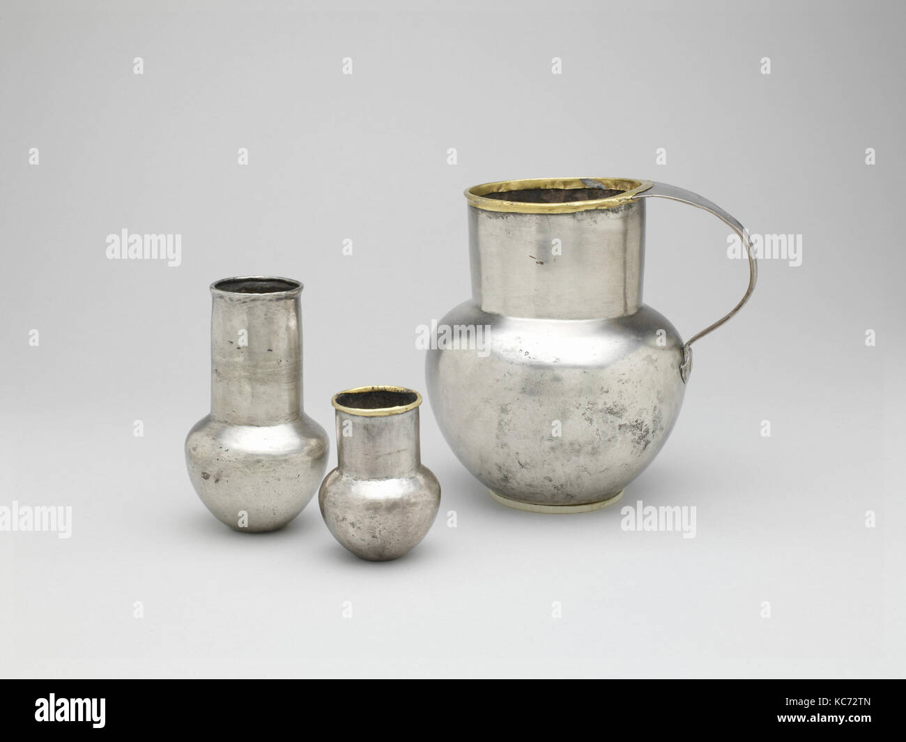 Gruppo di vasi d'argento, Terzo Periodo Intermedio, Dynasty 21-22, ca. 1070-712 A.C., dall'Egitto, Delta Orientale, Tell Basta Foto Stock