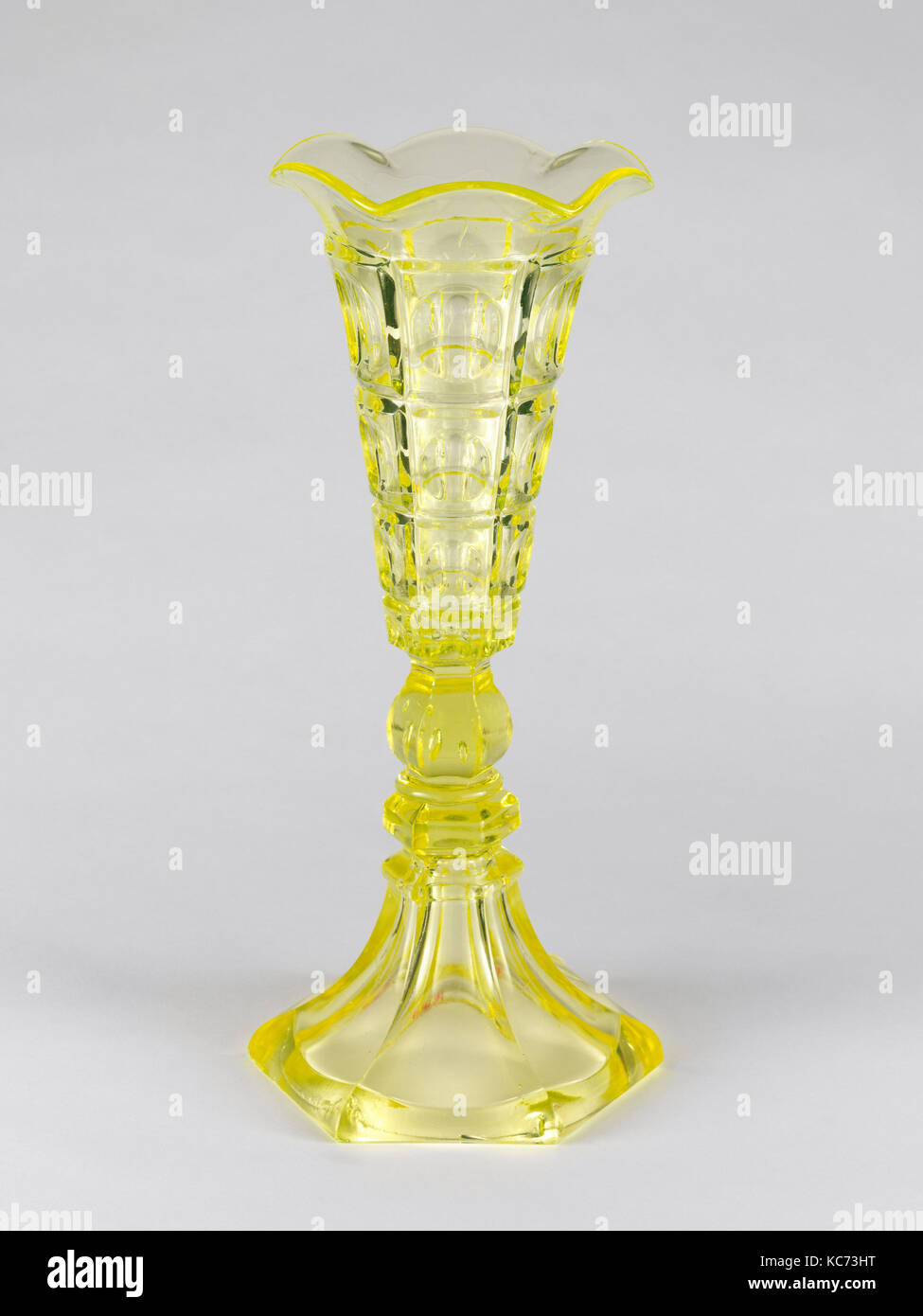 Vaso, 1835-45 realizzata in Massachusetts, Stati Uniti, americano, il vetro pressato, H. 11 1/2 in. (29,2 cm), vetro, Boston & Sandwich Foto Stock