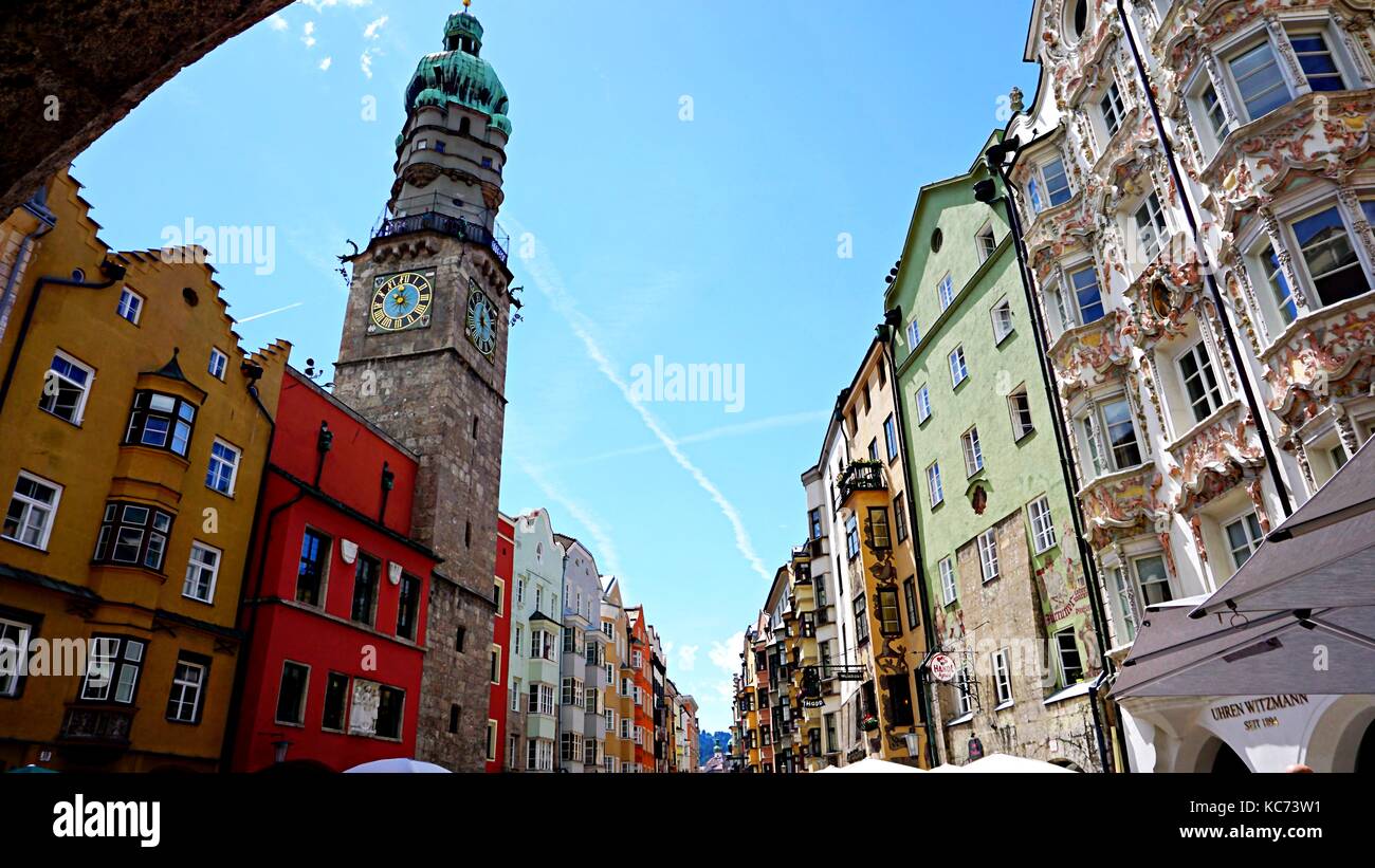 Torre Stadtturm o Rathaus Innsbruck, torre municipale nel centro storico di Innsbruck, Tirolo, Austria Foto Stock