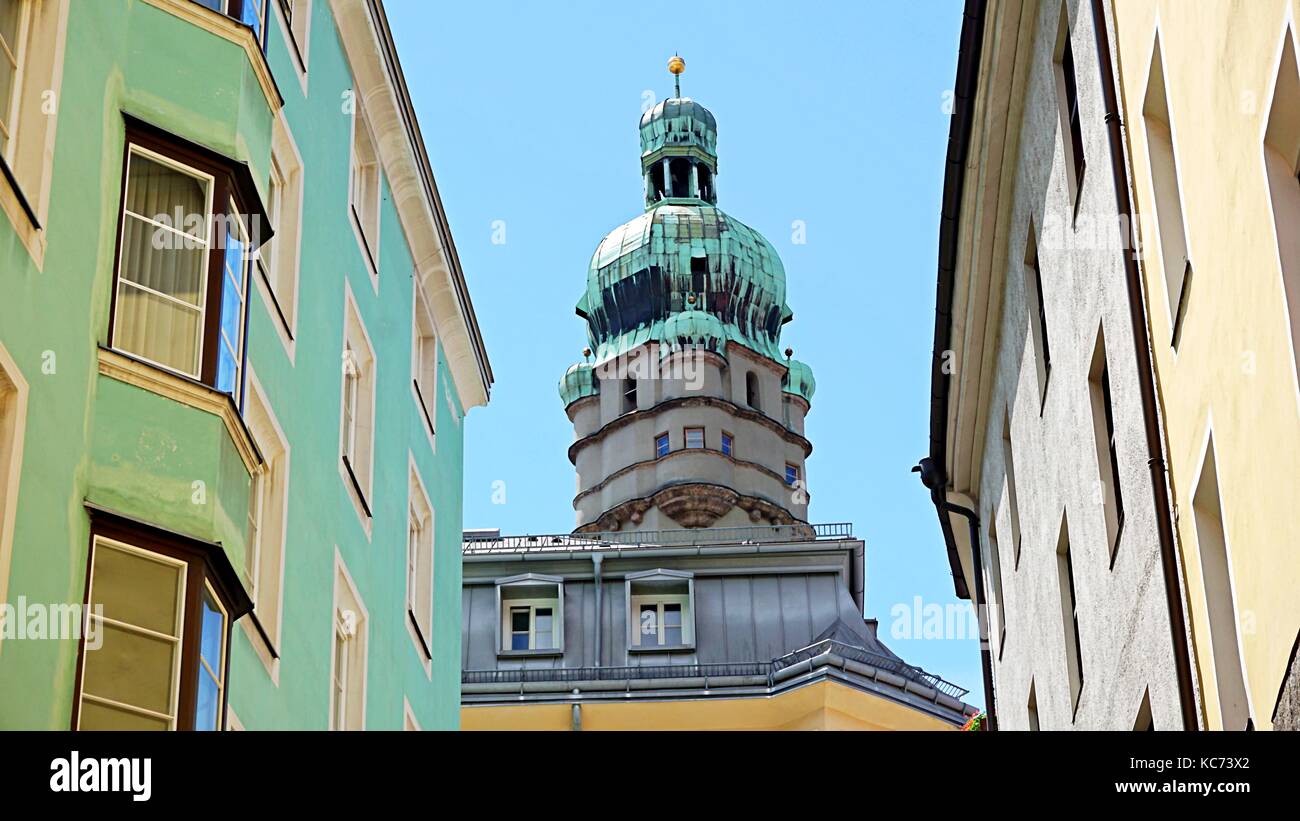 Torre stadtturm o rathaus innsbruck, municipio torre nel centro storico di Innsbruck in Tirolo, Austria Foto Stock