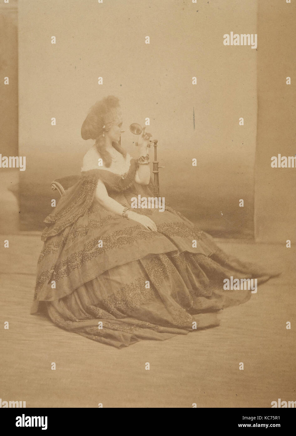 Les yeux mirés, 1860s, albume silver stampa dal vetro negativo, IMMAGINE: 17,4 x 12,8 cm (6 7/8 x 5 1/16 in.), Fotografie, Pierre Foto Stock