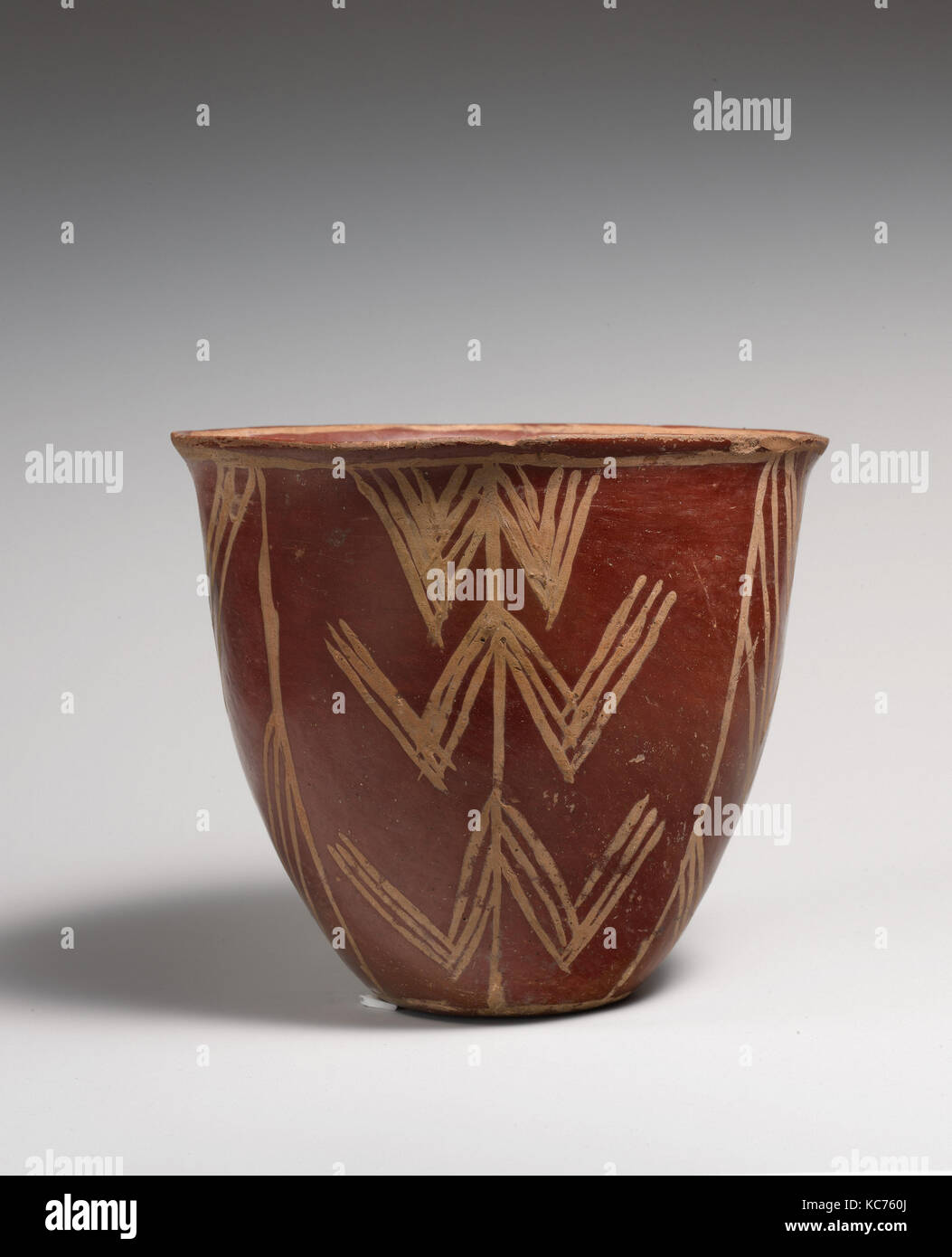 Croce bianca-rigato ware ciotola con motivi geometrici, ca. 3700-3650 A.C. Foto Stock