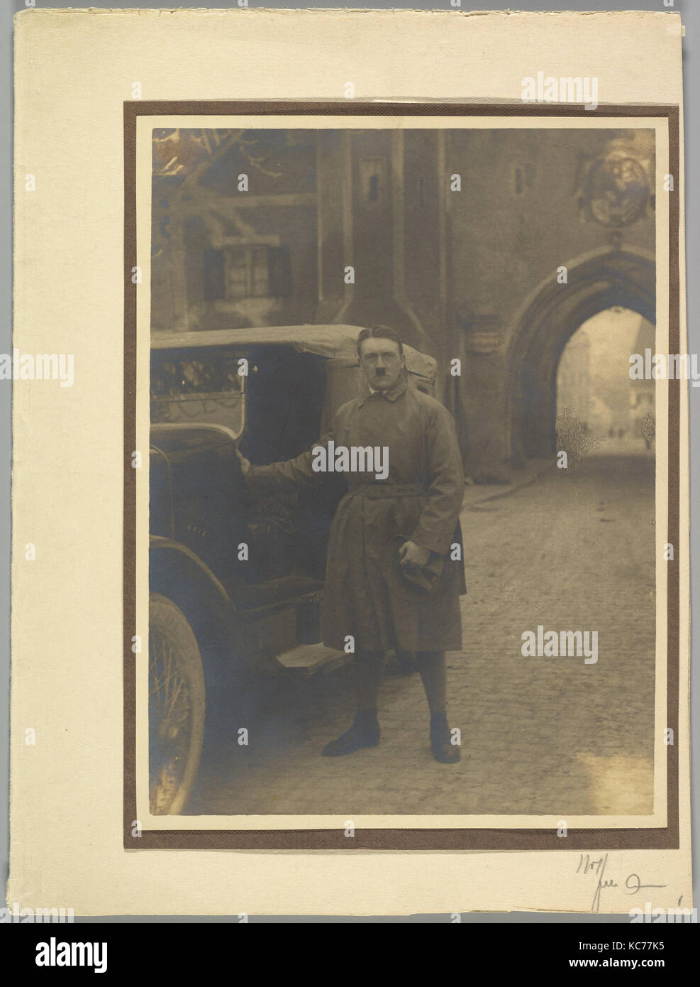 Adolph Hitler lasciando Landsberg prigione, Heinrich Hoffmann, Dicembre 20, 1924 Foto Stock