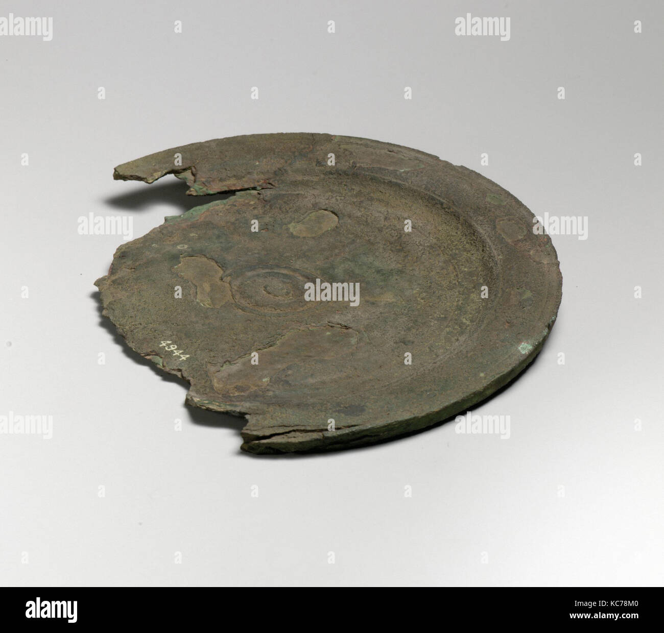 Piastra con medaglione, bronzo, Diam.: 7 11/16 in. (19,5 cm), bronzi Foto Stock