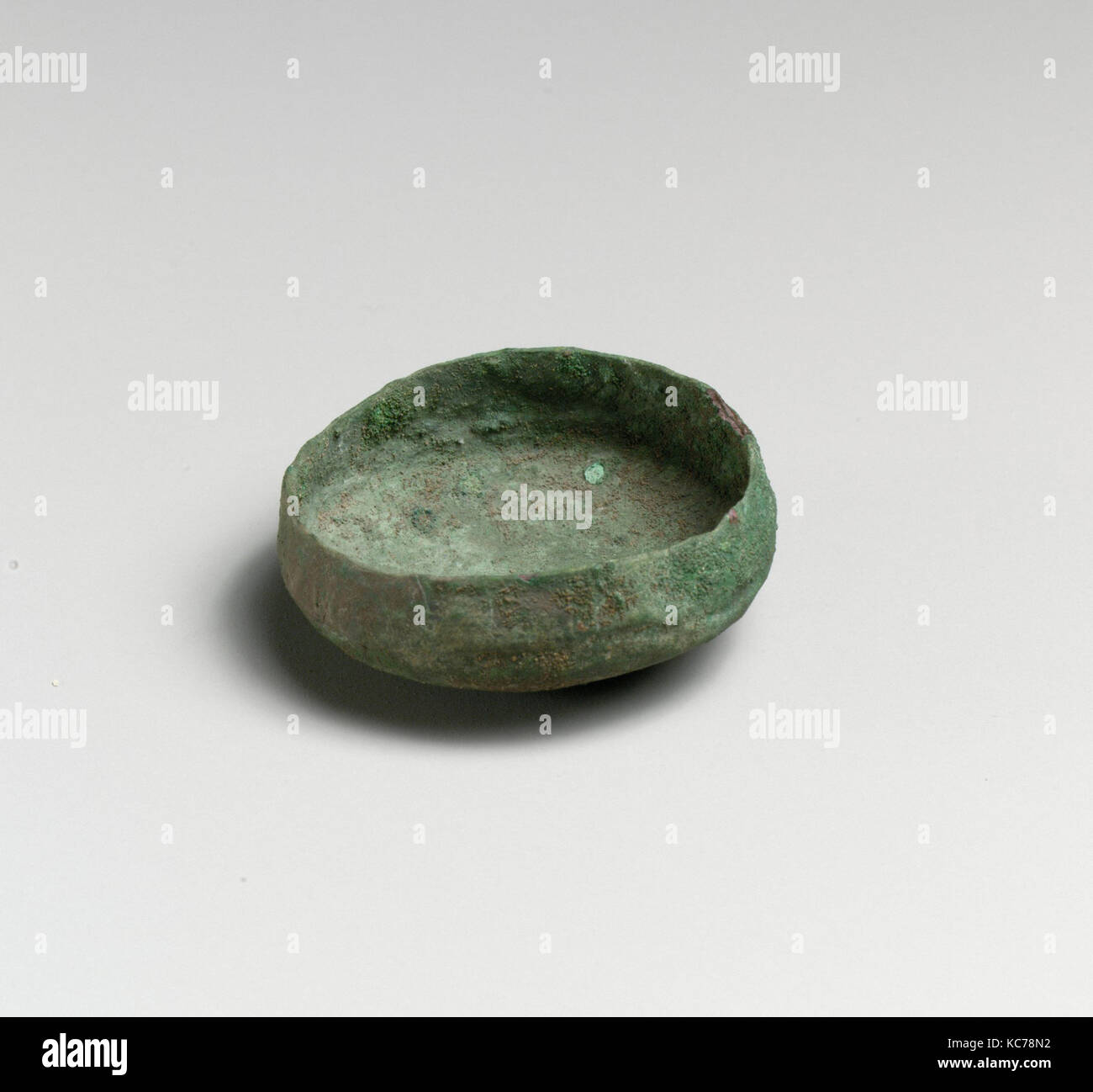 Coperchio o Boss, bronzo, Diam.: 1 13/16 in. (4.6 cm), bronzi Foto Stock