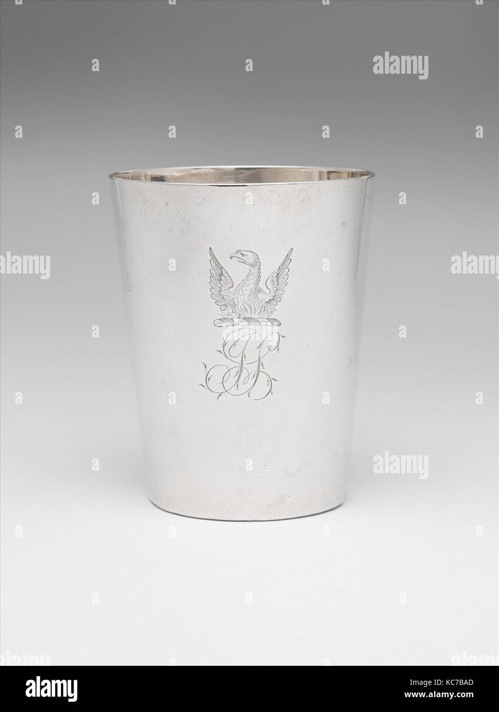 Becher, ca. 1805, realizzato a New York, Stati Uniti, American, argento, H. 4. (10,2 cm) 6 oz. 2 dwt (190.1g), Argento, Benjamin Foto Stock