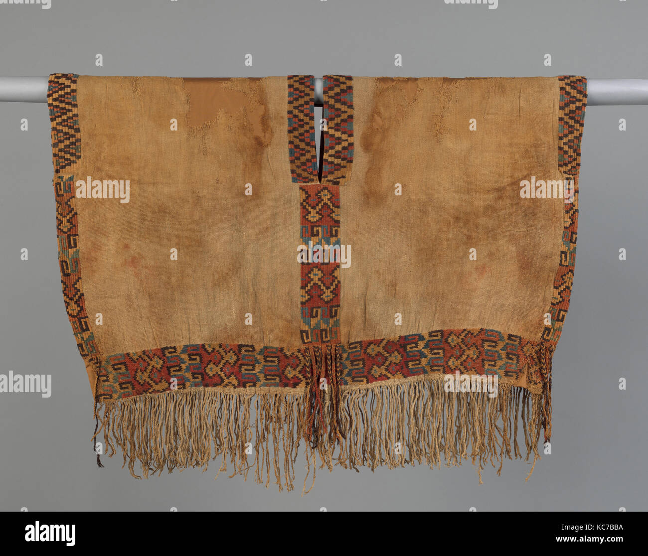 Tunica, settimo secolo, Perù, Rio Grande de Nasca Nasca Camelid capelli, complessivo: 33 a. (83.82 cm), Textiles-Woven Foto Stock